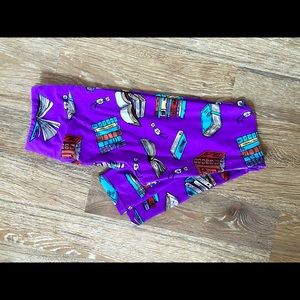 New LuLaRoe OS book leggings 📚 👓